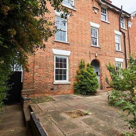 Fantastic Central Stratford Two Bedroom Apartment By Purestay Short Lets & Serviced Accommodation With Parking Exterior photo