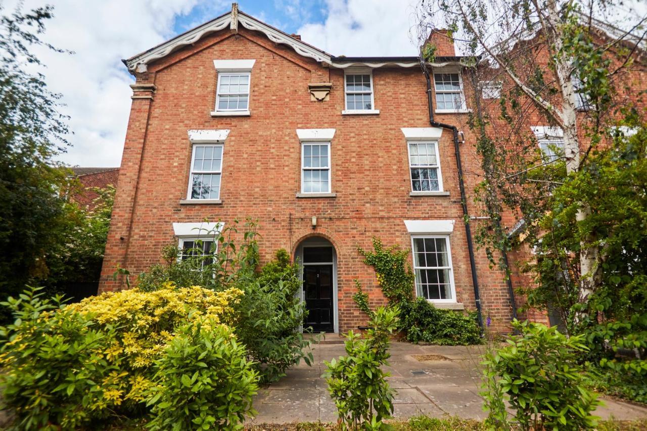 Fantastic Central Stratford Two Bedroom Apartment By Purestay Short Lets & Serviced Accommodation With Parking Exterior photo