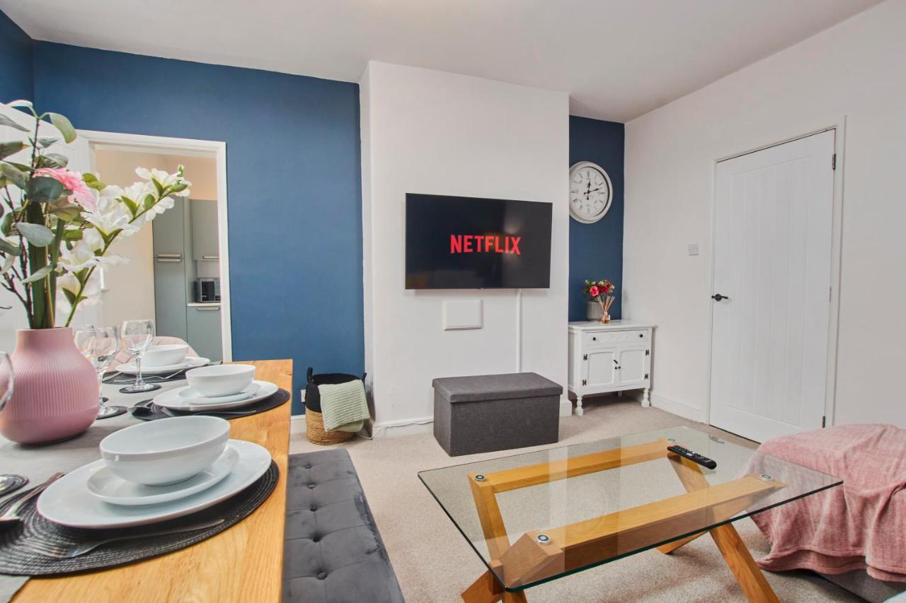 Fantastic Central Stratford Two Bedroom Apartment By Purestay Short Lets & Serviced Accommodation With Parking Exterior photo