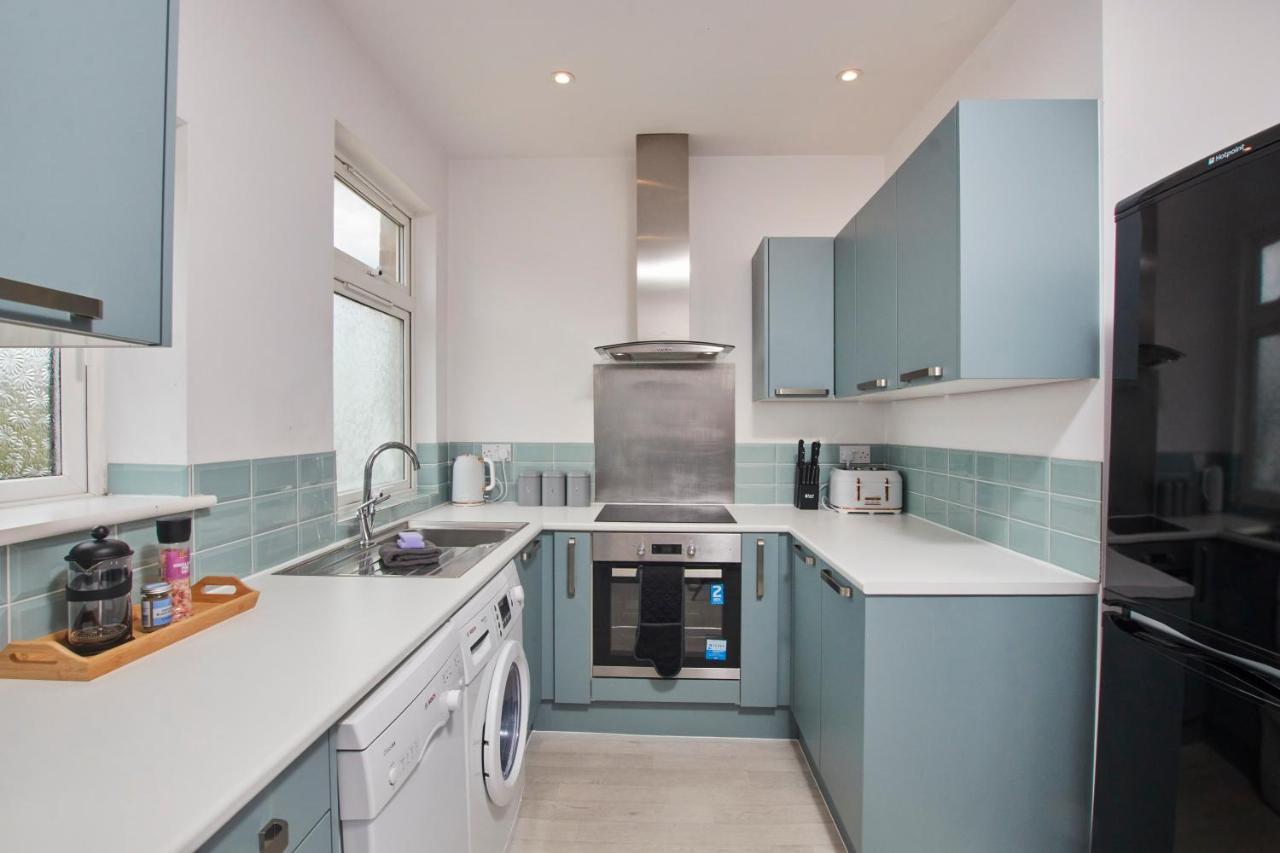 Fantastic Central Stratford Two Bedroom Apartment By Purestay Short Lets & Serviced Accommodation With Parking Exterior photo