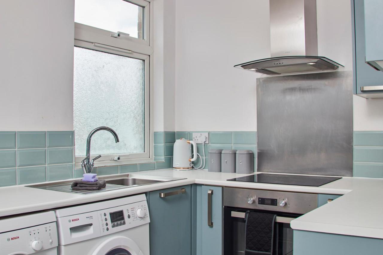 Fantastic Central Stratford Two Bedroom Apartment By Purestay Short Lets & Serviced Accommodation With Parking Exterior photo