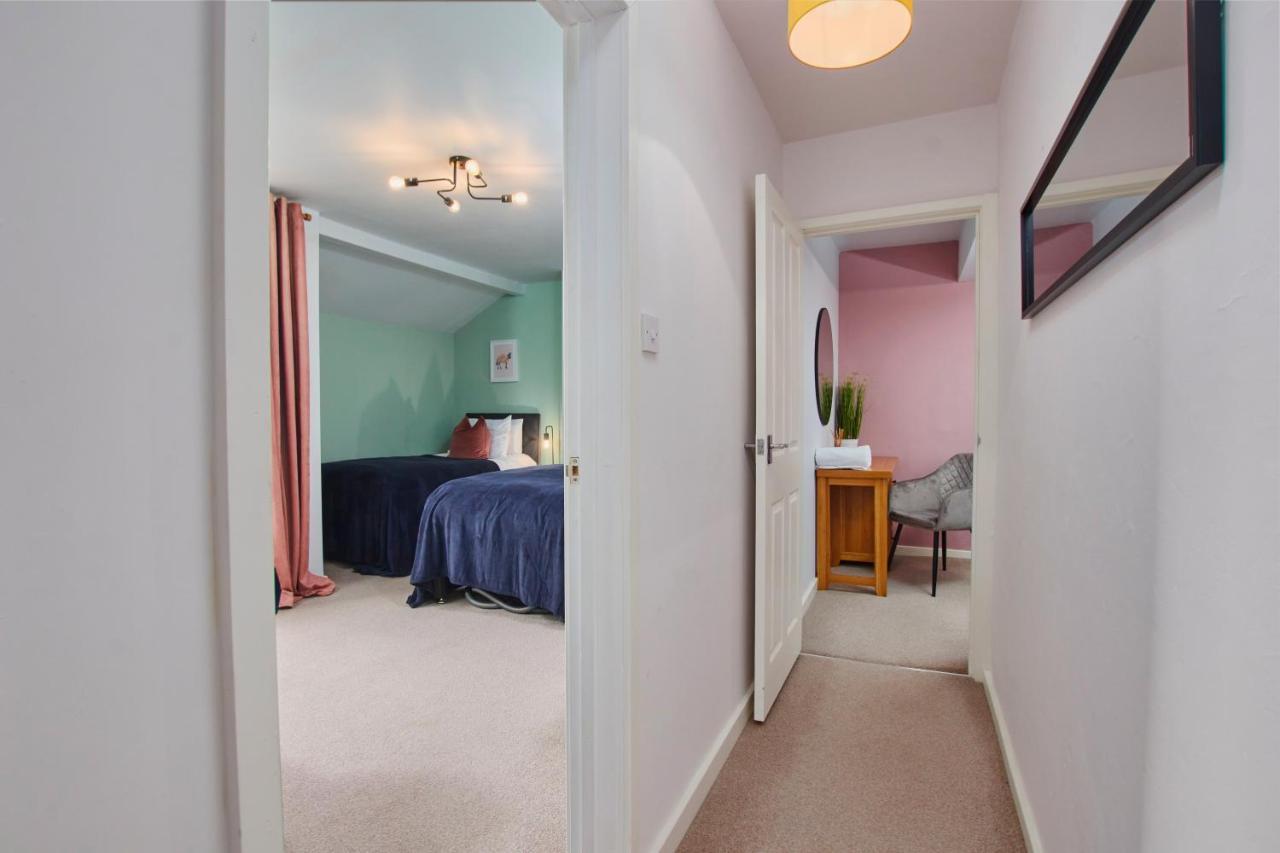 Fantastic Central Stratford Two Bedroom Apartment By Purestay Short Lets & Serviced Accommodation With Parking Exterior photo