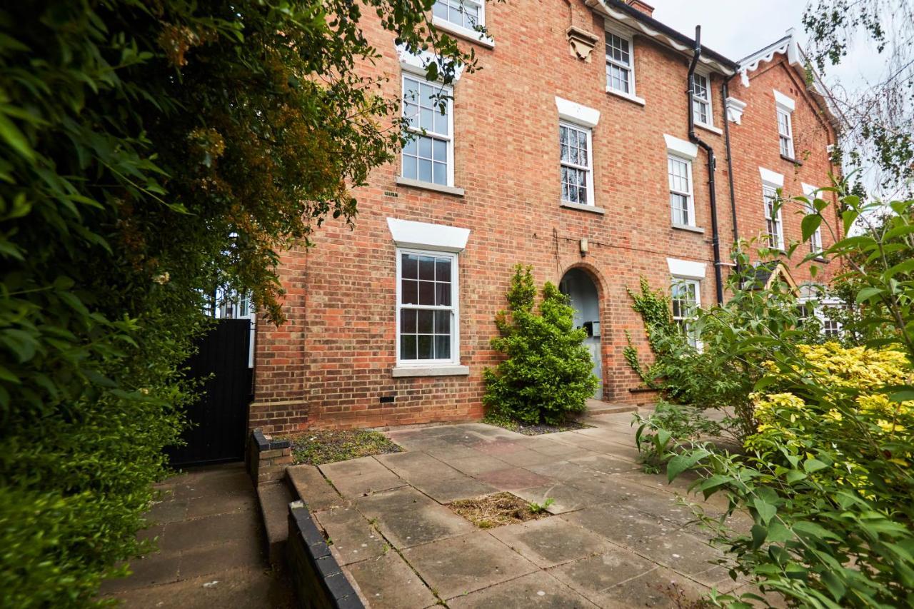 Fantastic Central Stratford Two Bedroom Apartment By Purestay Short Lets & Serviced Accommodation With Parking Exterior photo