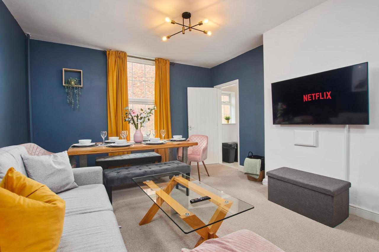 Fantastic Central Stratford Two Bedroom Apartment By Purestay Short Lets & Serviced Accommodation With Parking Exterior photo