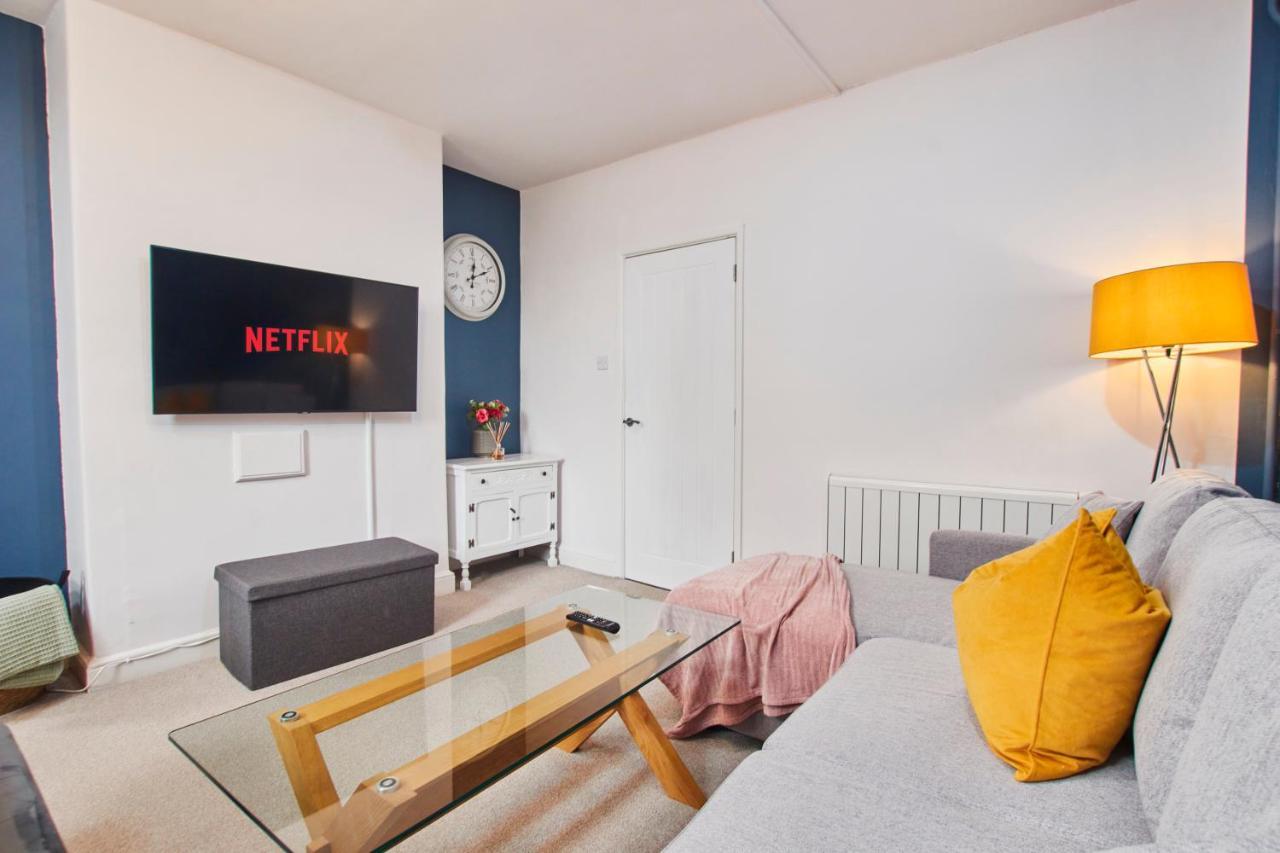 Fantastic Central Stratford Two Bedroom Apartment By Purestay Short Lets & Serviced Accommodation With Parking Exterior photo