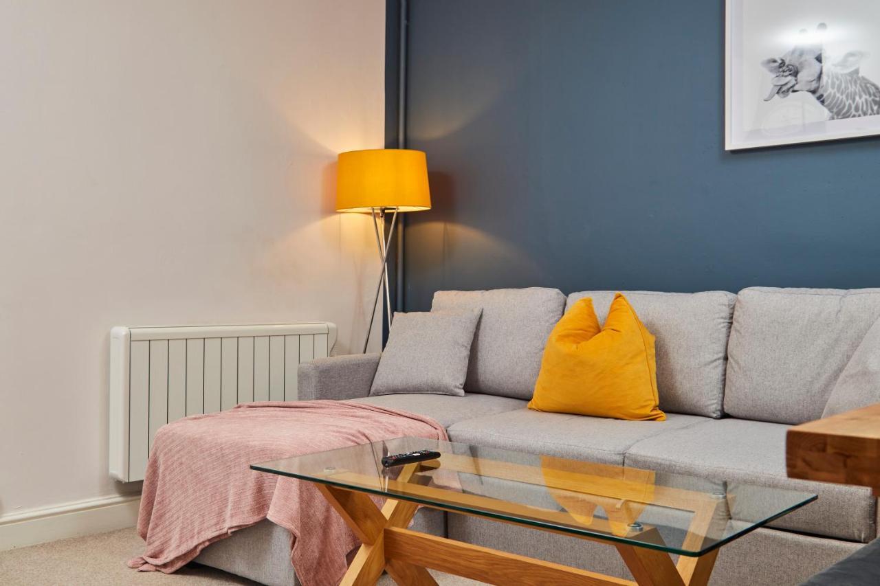 Fantastic Central Stratford Two Bedroom Apartment By Purestay Short Lets & Serviced Accommodation With Parking Exterior photo